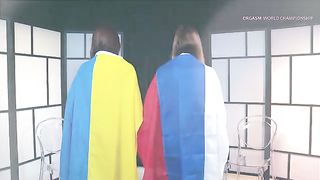 Украинка и Россиянка мастурбируют на время на Чемпионате мира по оргазму
