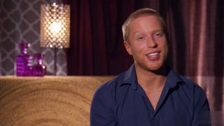 Семейные пары принимают участие в горячей свингер-вечеринке