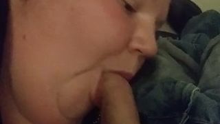 Глубокий минет от толстой хуесоски для друга закончился камшотом в рот